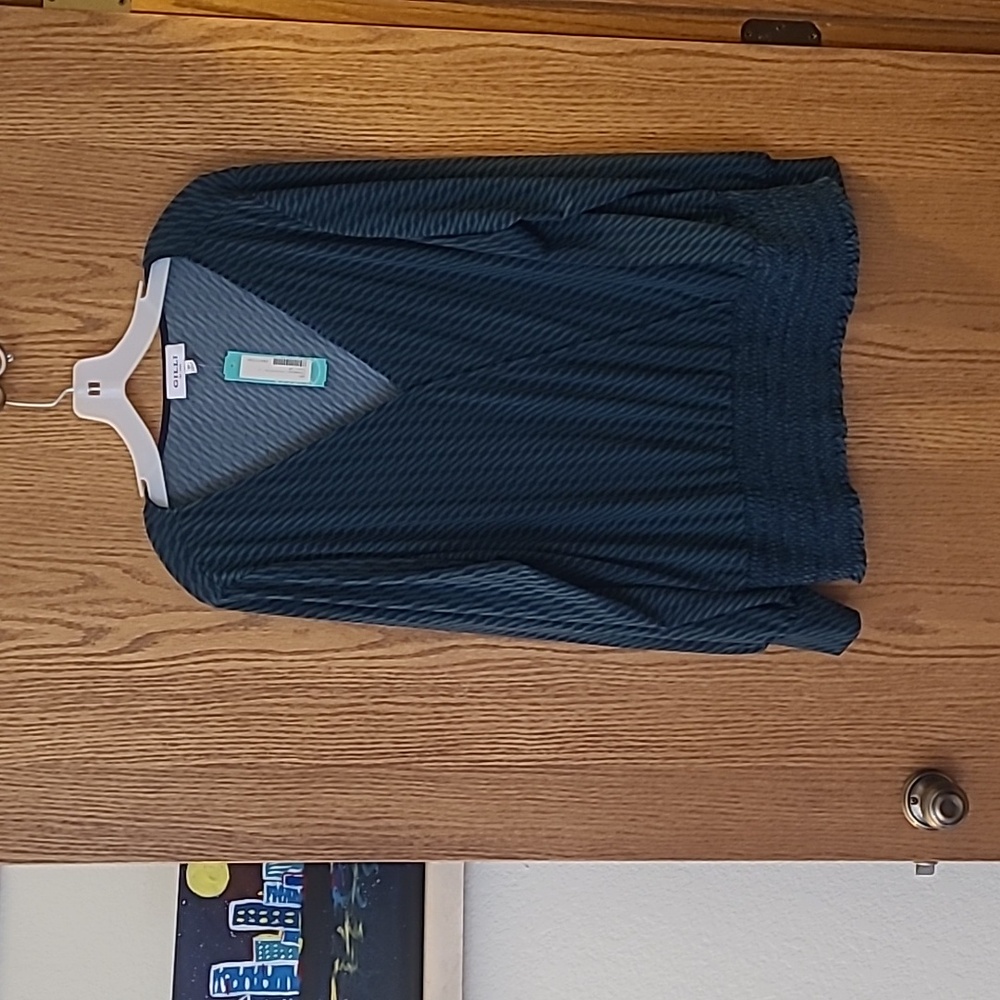 Gilli V-Neck Top